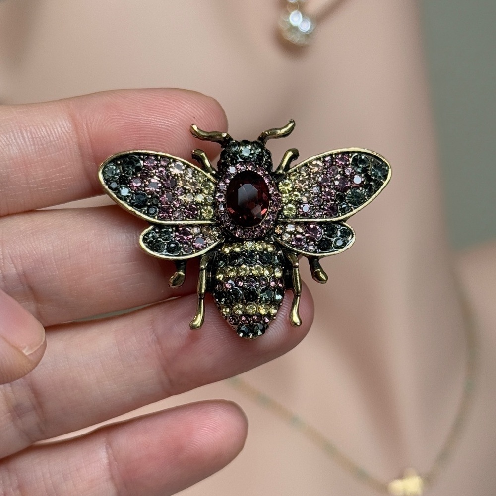 ⚜️ Purplé Elegant Bee Brooch with Zirconia ❤️🔥🐝 - Picture 7 of 8